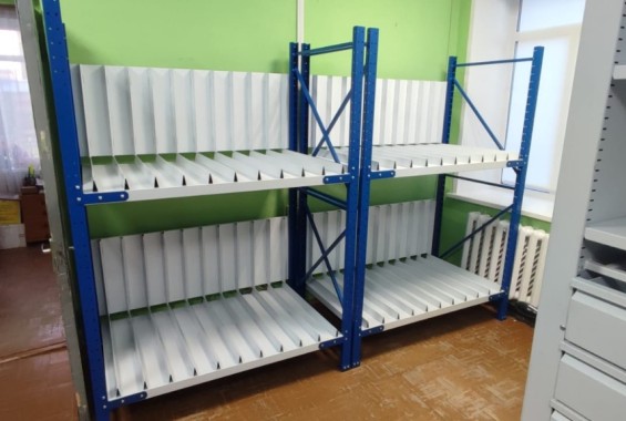 Гребенчатые стеллажи для картин