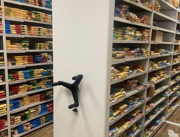 мобильные стеллажи для склада продуктов